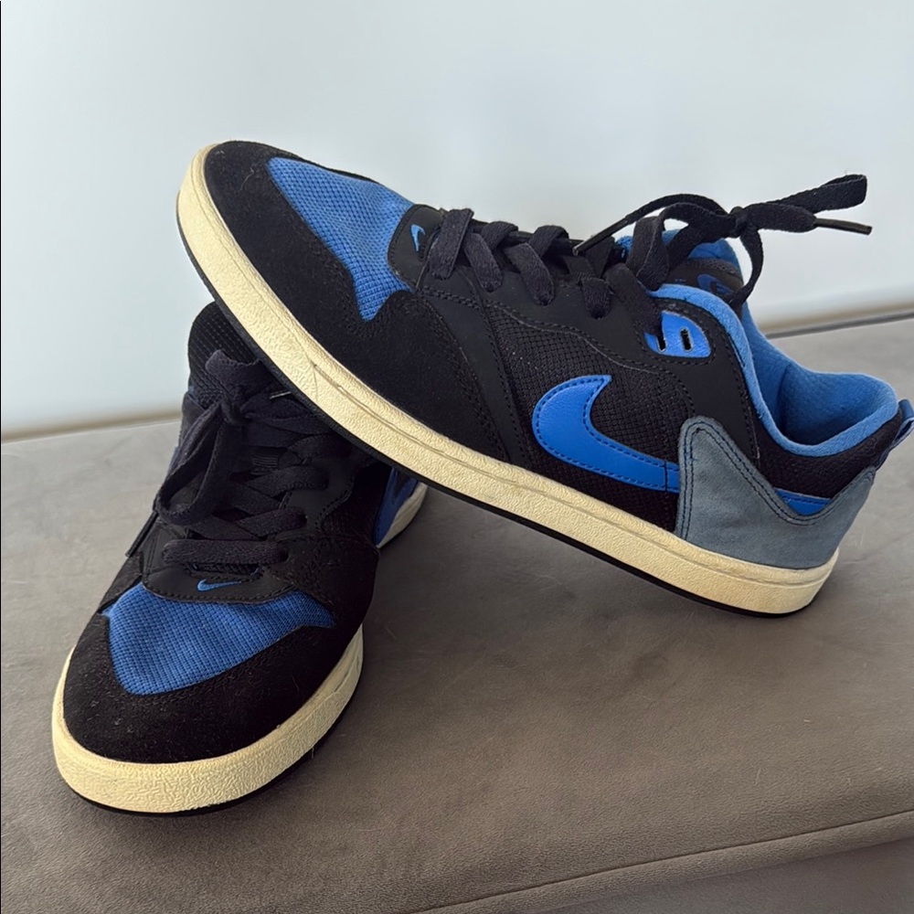 Nike SB Alleyoop Black Royal CJ0882-004 -
Men’s size 9